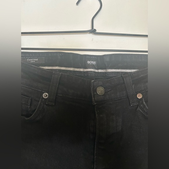 HUGO BOSS Mens Black Jeans Size 30/32
Hugo Boss Men's Black Jeans - Picture 10 of 13